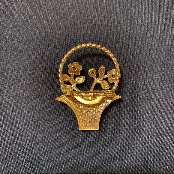 VGT Multicolor Gold-tone Rhinestone Flower Basket Brooch Pin - Picture 2 of 3